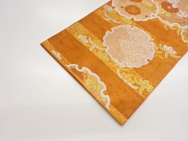  川島織物製　引箔横段に雪輪・梅・菊模様織出し丸帯